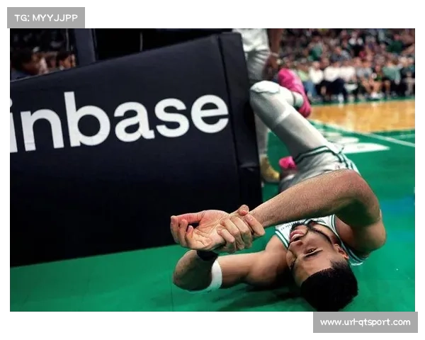 NBA全明星控卫手腕骨折，季后赛首轮复出成疑